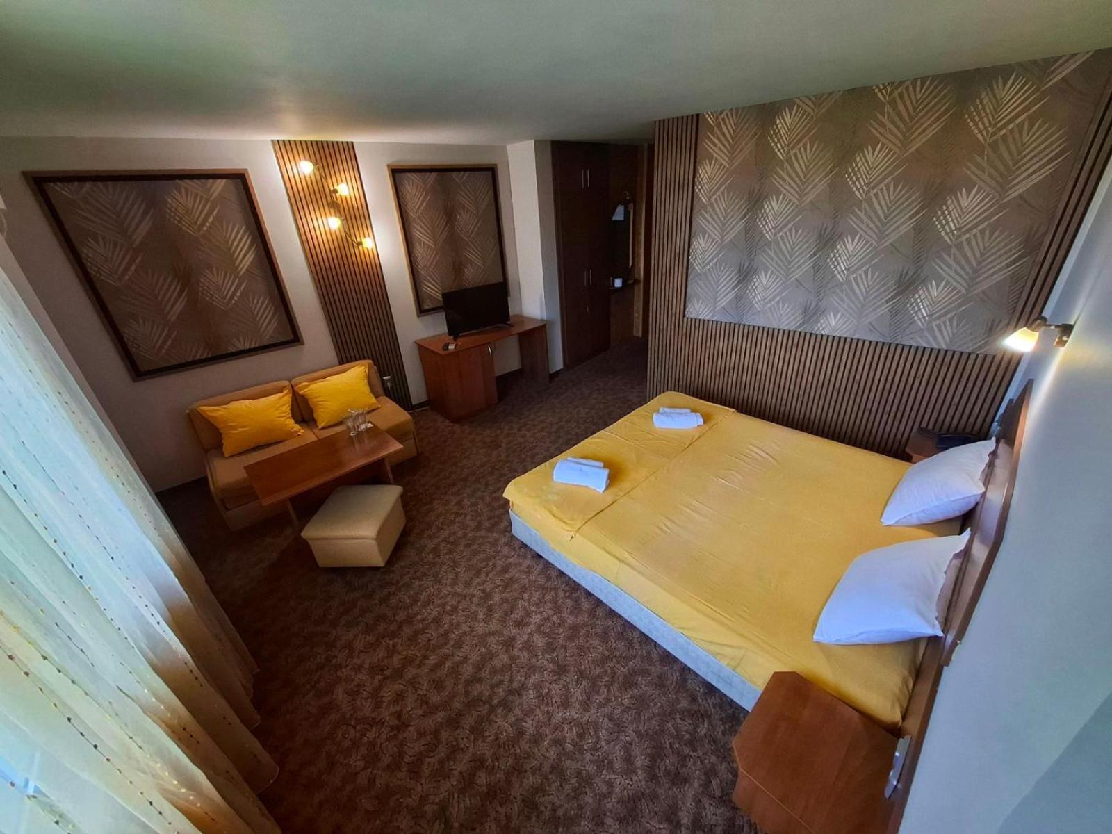 Korona Hotel บลาโกเอฟกราด ภายนอก รูปภาพ