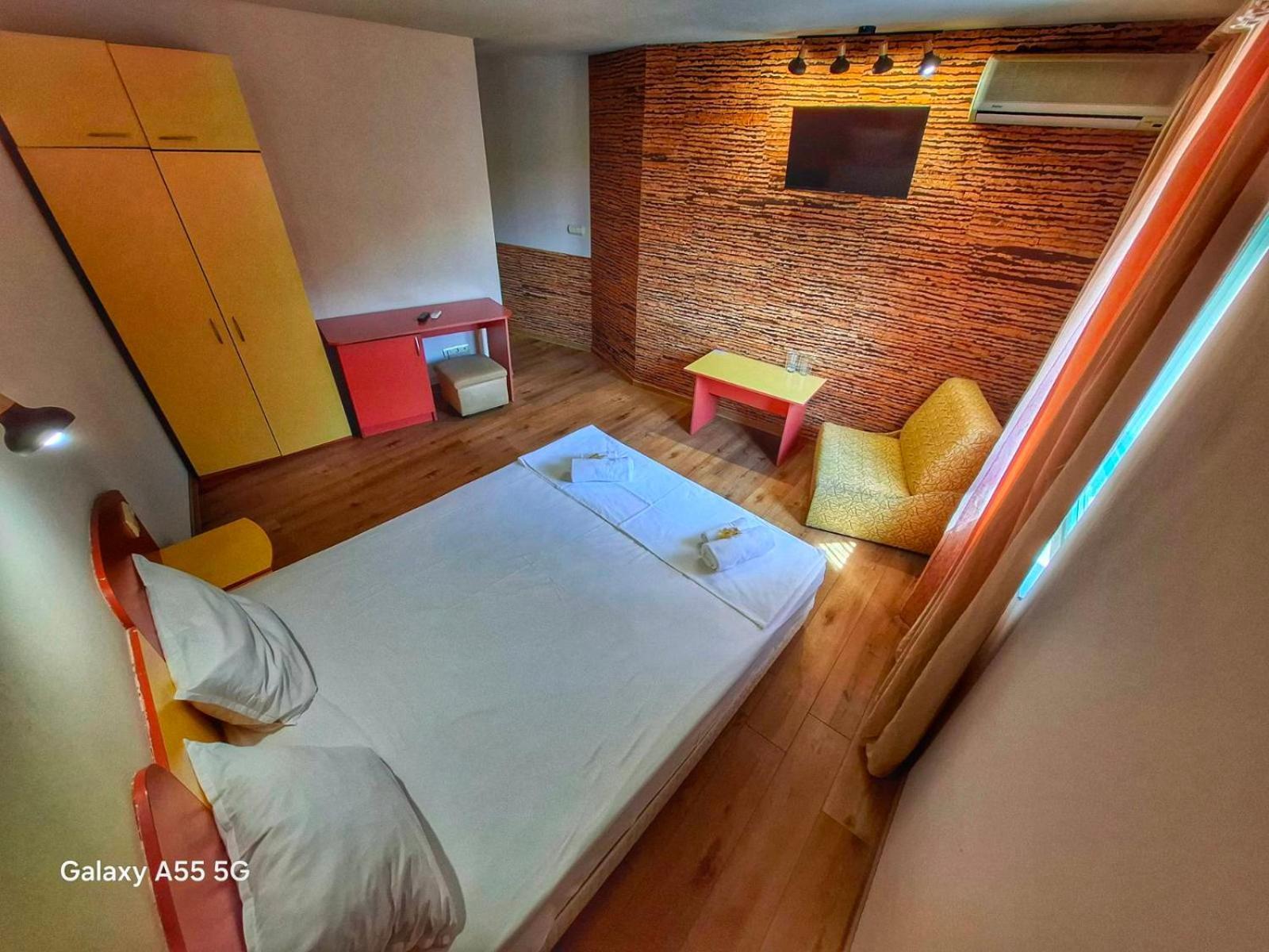 Korona Hotel บลาโกเอฟกราด ภายนอก รูปภาพ