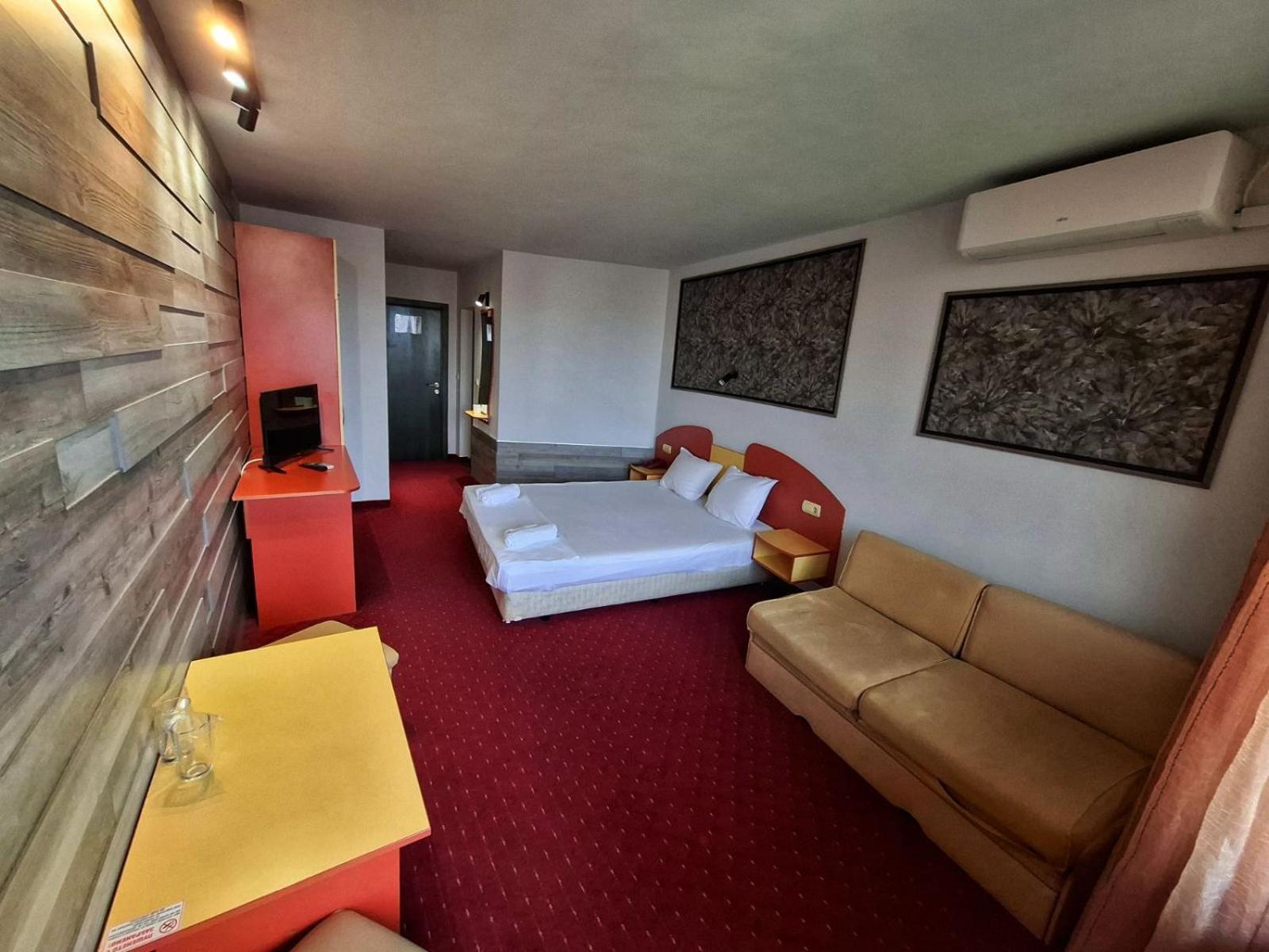 Korona Hotel บลาโกเอฟกราด ภายนอก รูปภาพ