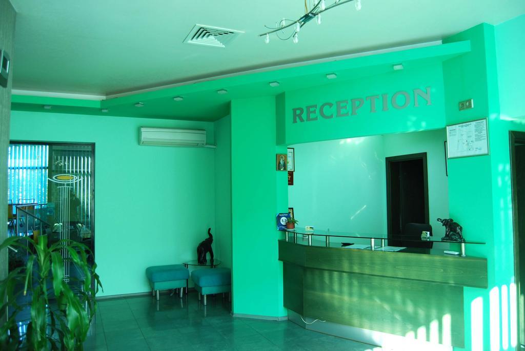Korona Hotel บลาโกเอฟกราด ภายนอก รูปภาพ